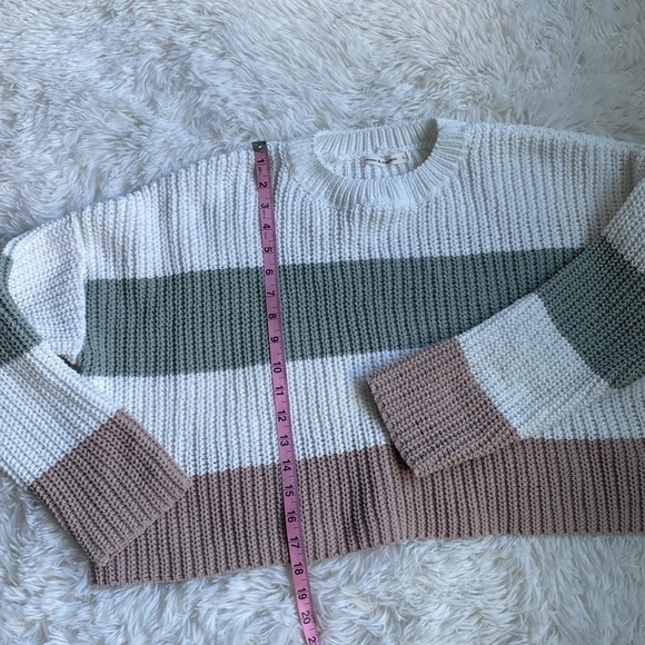 Moon & Madison Sweater with Stripes.  NWOT.  Size Large. - Picture 5 of 5